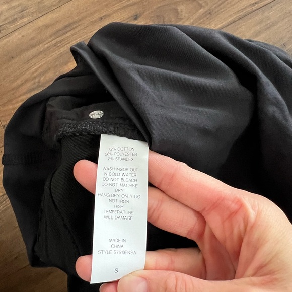 ✨Pink Blush Maternity Jean Shorts Size S - Picture 3 of 4